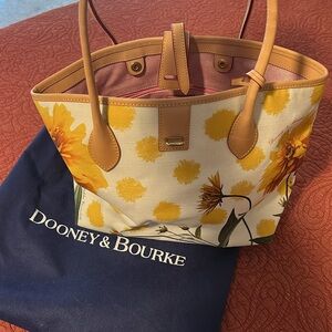 DOONEY & BOURKE YELLOW
FLORAL DAHLIA VARIABILIS 
TOTE CANVAS LEATHER